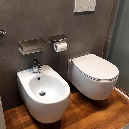 Апартаменти Dante 110 *